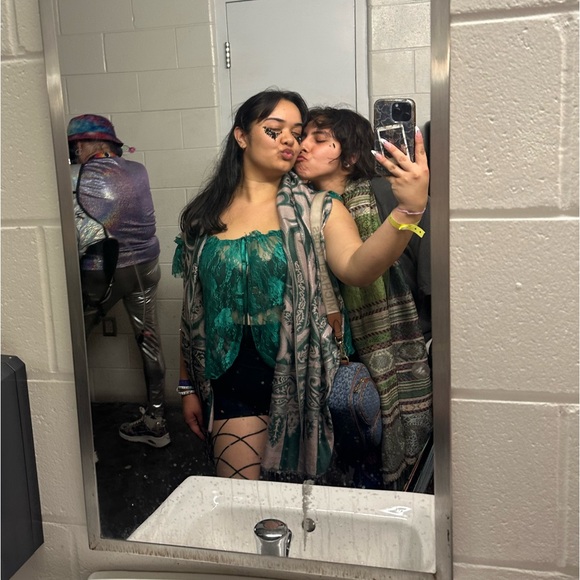 Meet your Posher, Arielle - Picture 11 of 16